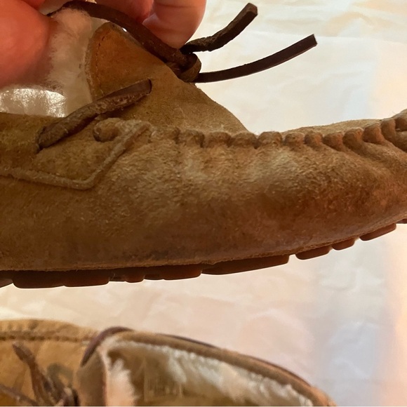 Ugg Australia Women’s Dakota Moccasin Slipper, size 6, Winter, Comfy, Warm - Picture 8 of 14